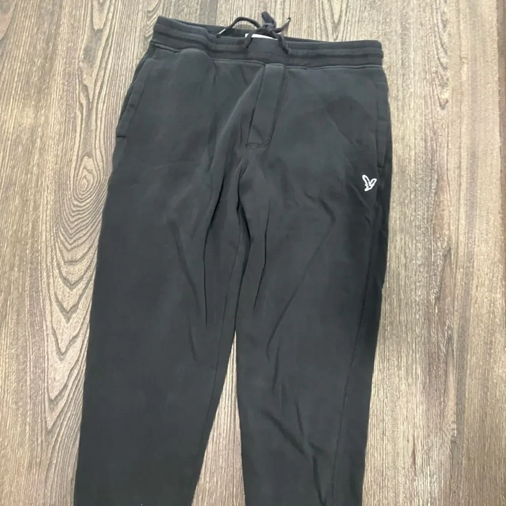 American Eagle Outfitters details elastic